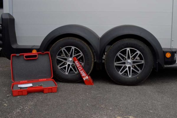 Twin Axle Ifor Horsebox Wheelclamp