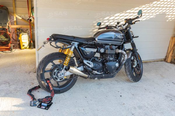 8622000 Taurus Bull Ring securing Motorcycle