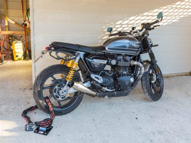 8622000 Taurus Bull Ring securing Motorcycle