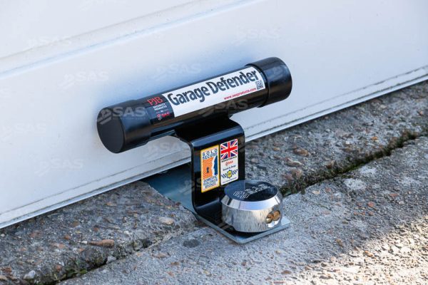 6121871 PJB301 Garage Defender Master securing a white garage