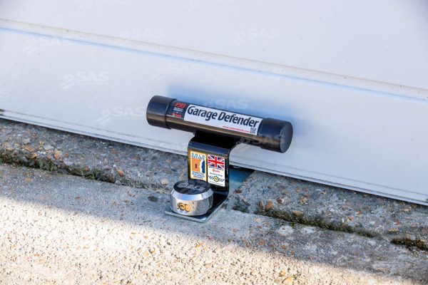 6121871 PJB301 Garage Defender Master securing a white garage
