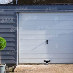 6121871 PJB301 Garage Defender Master securing a white garage