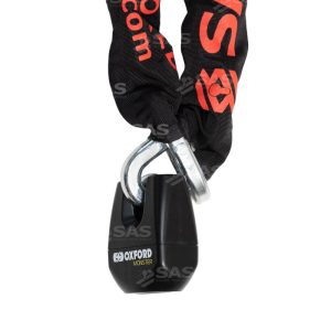 8132065 Heavy Duty 2000x14mm Sq Shackle Chain & Monster Padlock close up